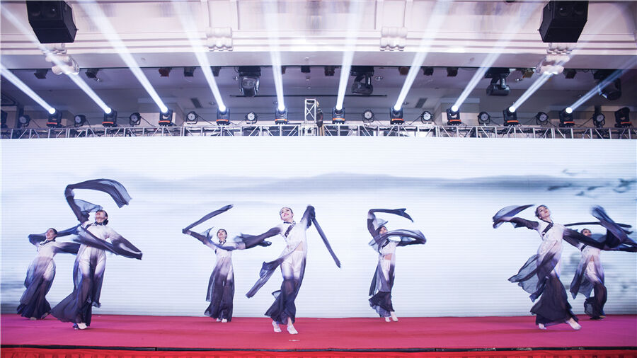 禅舞表演充满浓厚的东方文化古韵